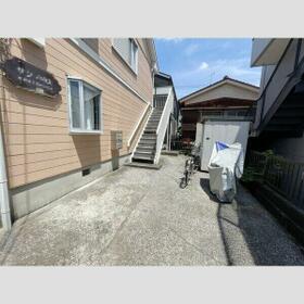 16/16 エントランス