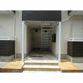 16/16 エントランス