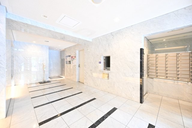 23/29 エントランス