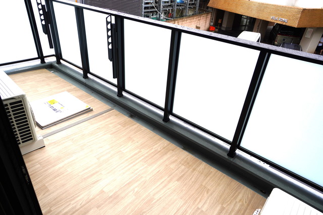 13/18 バルコニー