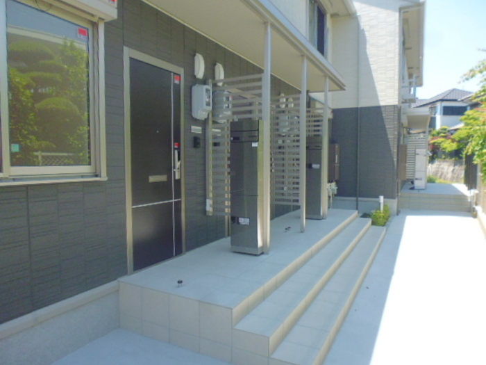 18/19 エントランス