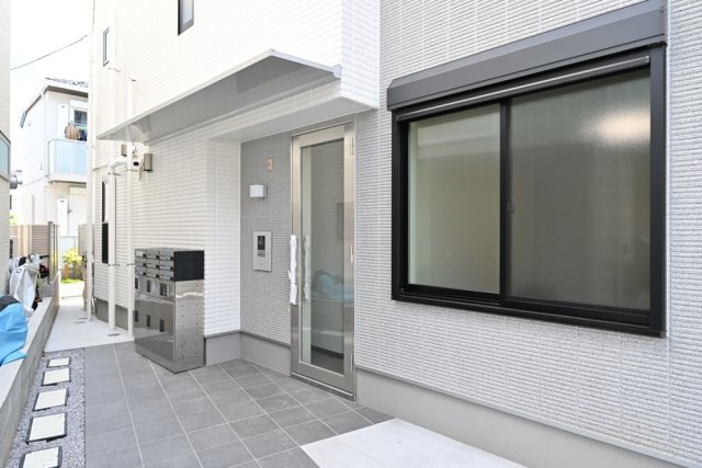 27/30 エントランス