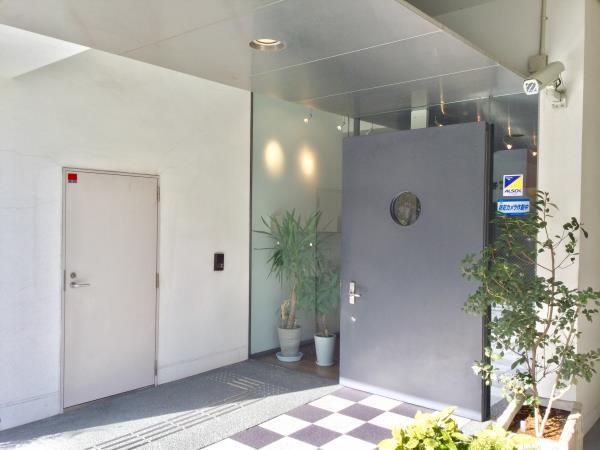 27/30 エントランス