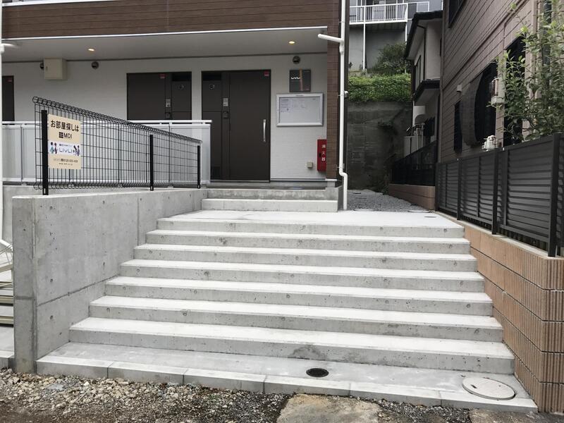 24/27 エントランス