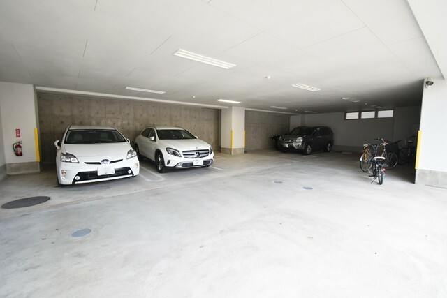 13/17 駐車場