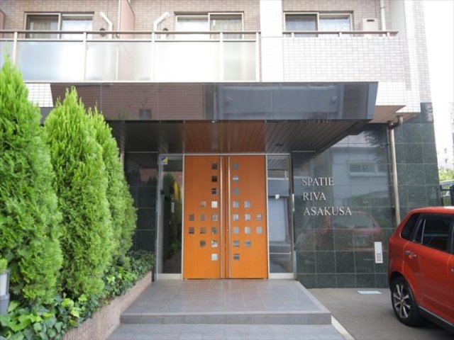 16/17 エントランス