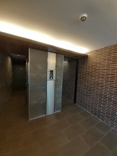 14/20 エントランス