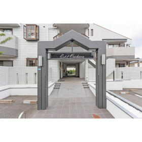 14/15 エントランス