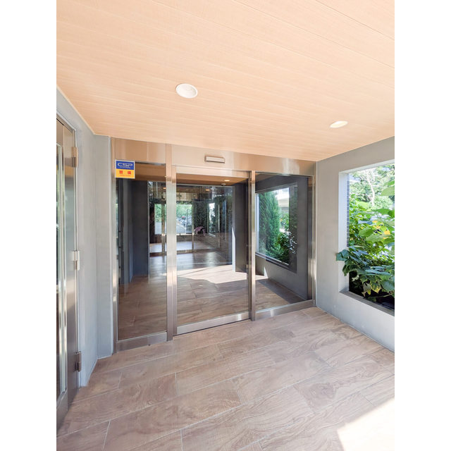 26/30 エントランス