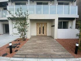 16/16 エントランス