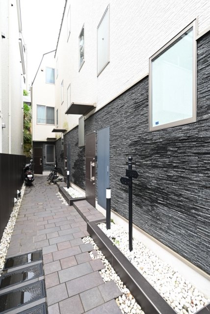 28/28 エントランス