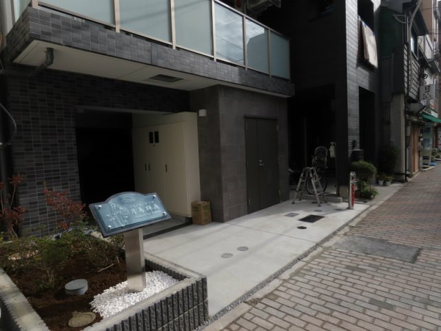 23/23 エントランス