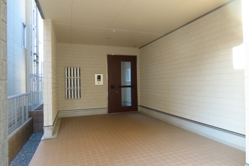 13/14 エントランス