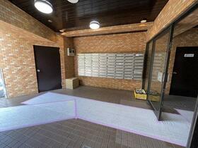 16/16 エントランス