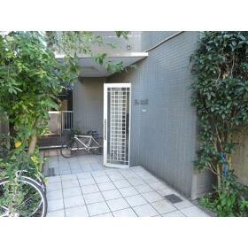 16/16 エントランス