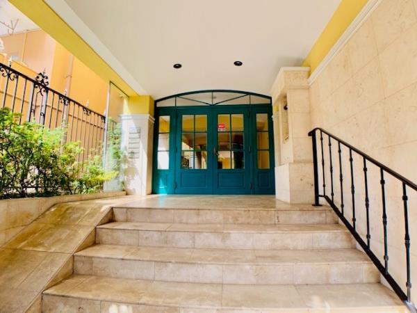 28/29 エントランス