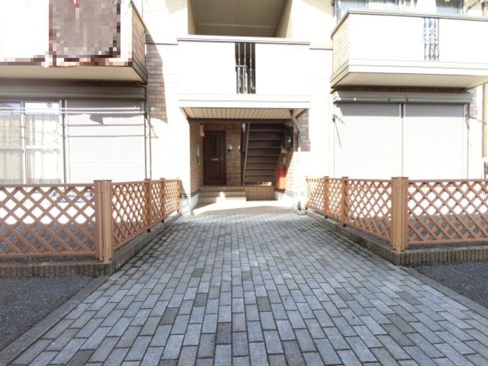 19/28 エントランス