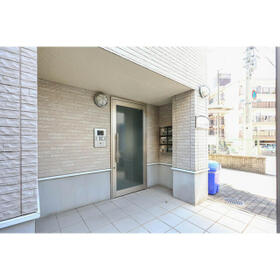 16/16 エントランス