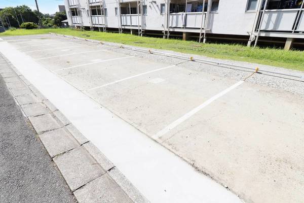 16/16 駐車場