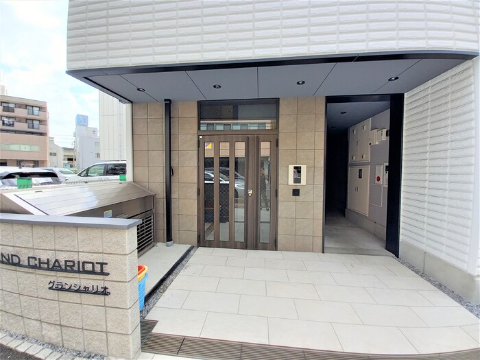 26/30 エントランス