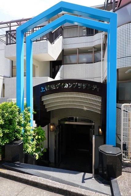 18/21 エントランス