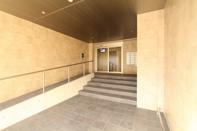 14/19 エントランス