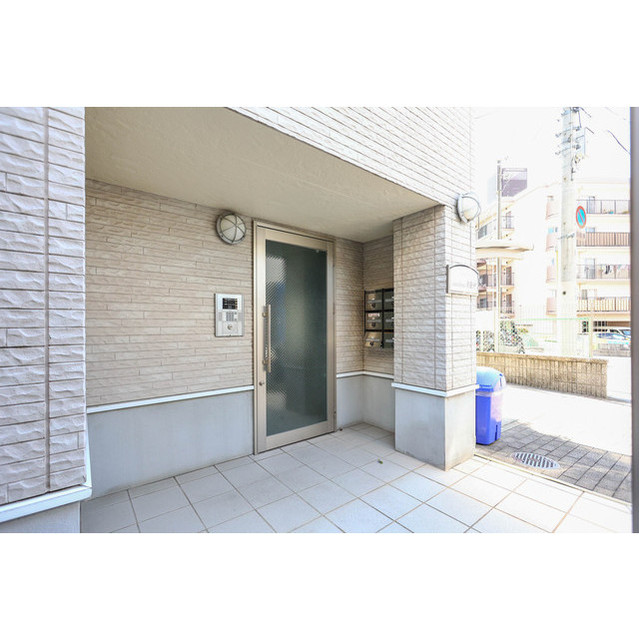 23/29 エントランス