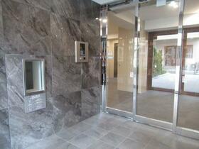 16/16 エントランス