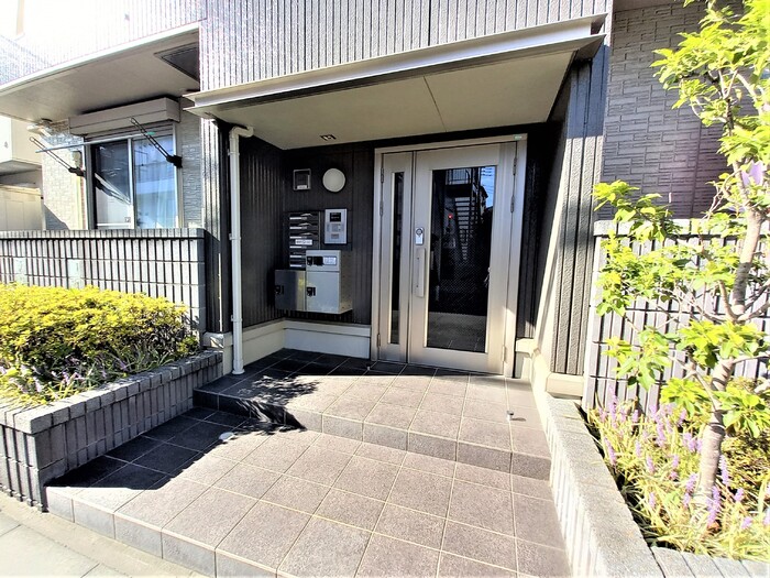 17/27 エントランス