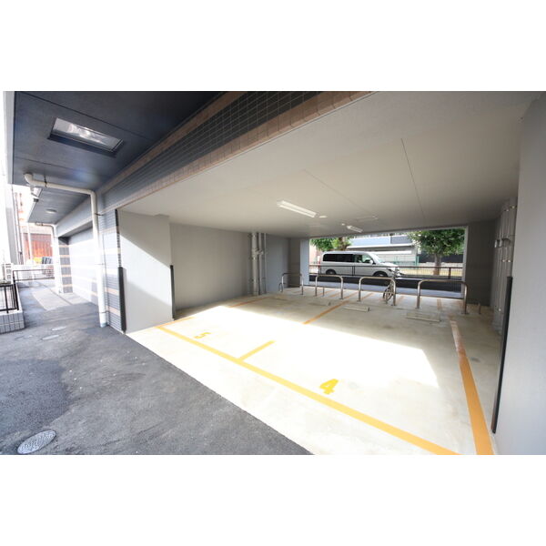18/26 駐車場