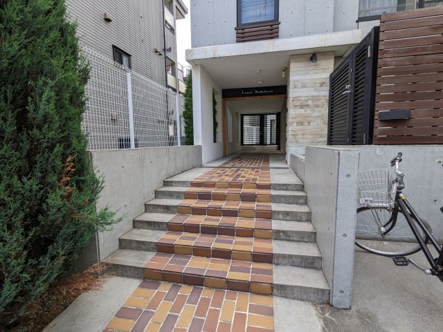 22/26 エントランス