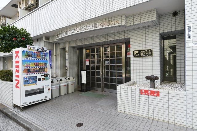 23/28 エントランス