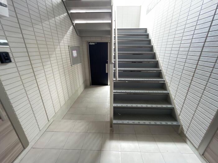 18/23 エントランス