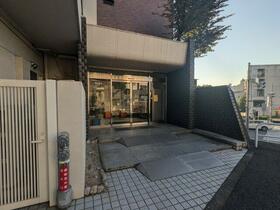 16/16 エントランス