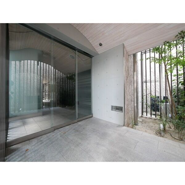 17/26 エントランス