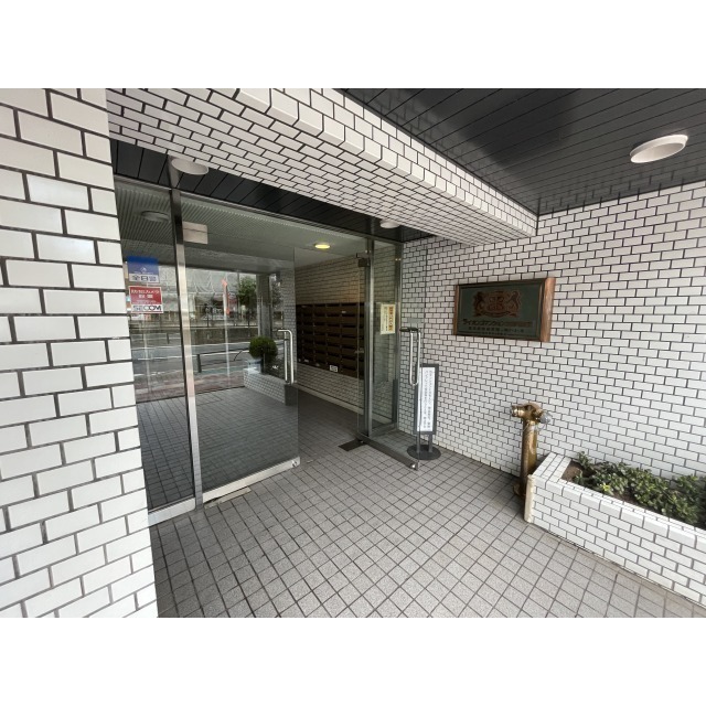 18/19 エントランス