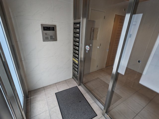 2/2 エントランス