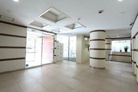 13/18 エントランス