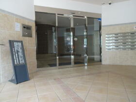 16/18 エントランス