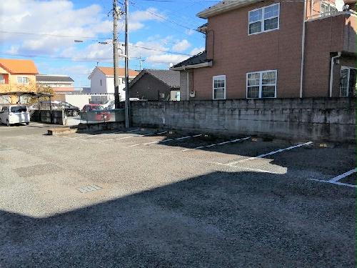 14/14 駐車場