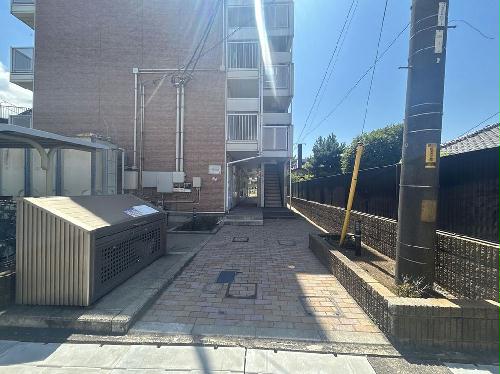 13/14 エントランス