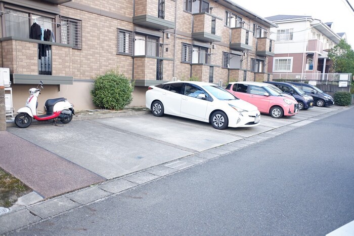 18/18 駐車場