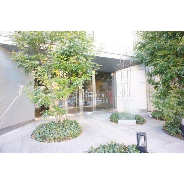 16/19 エントランス