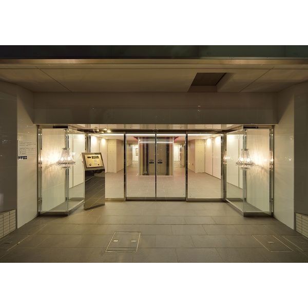 18/27 エントランス