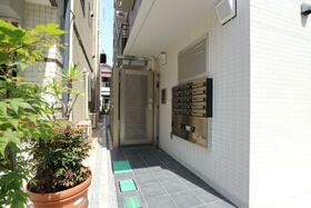 16/16 エントランス