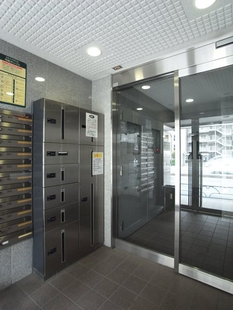 13/17 エントランス