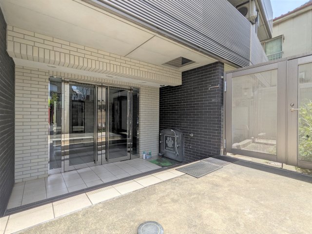 19/23 エントランス