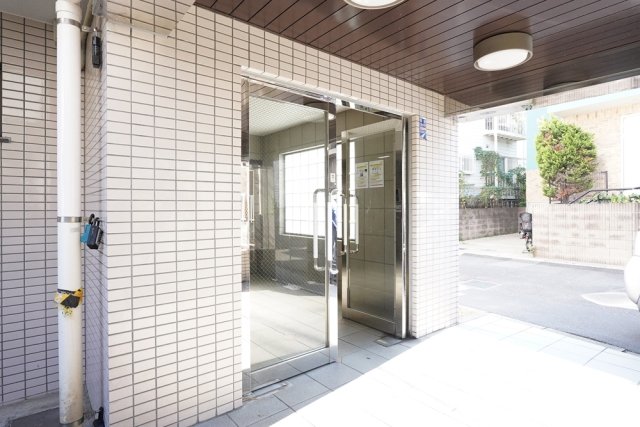 16/18 エントランス