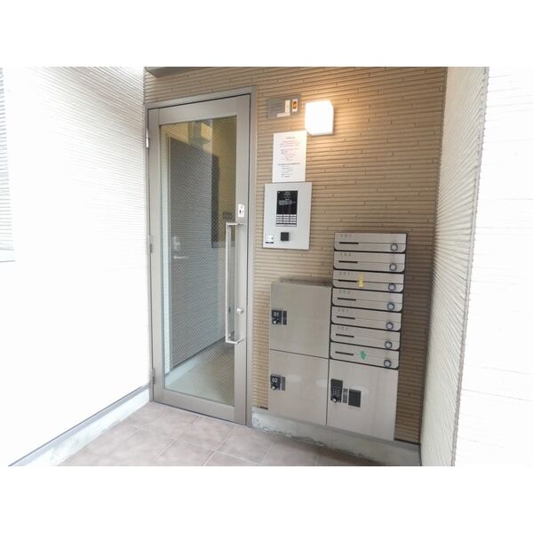 2/2 エントランス