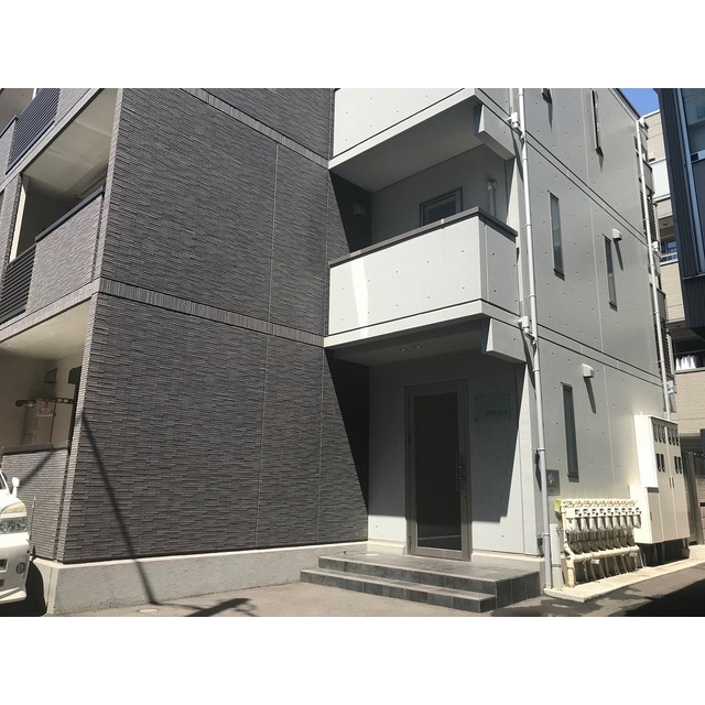 21/22 エントランス